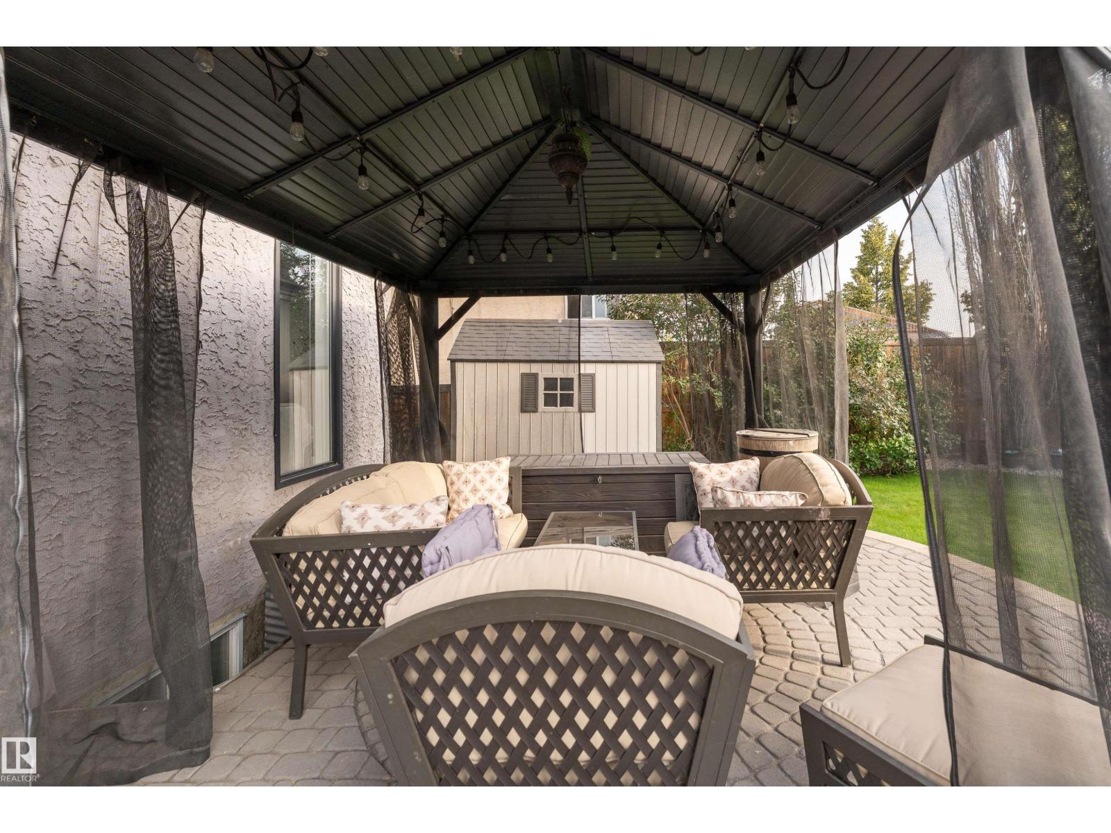 8407 160 AV NW, Edmonton