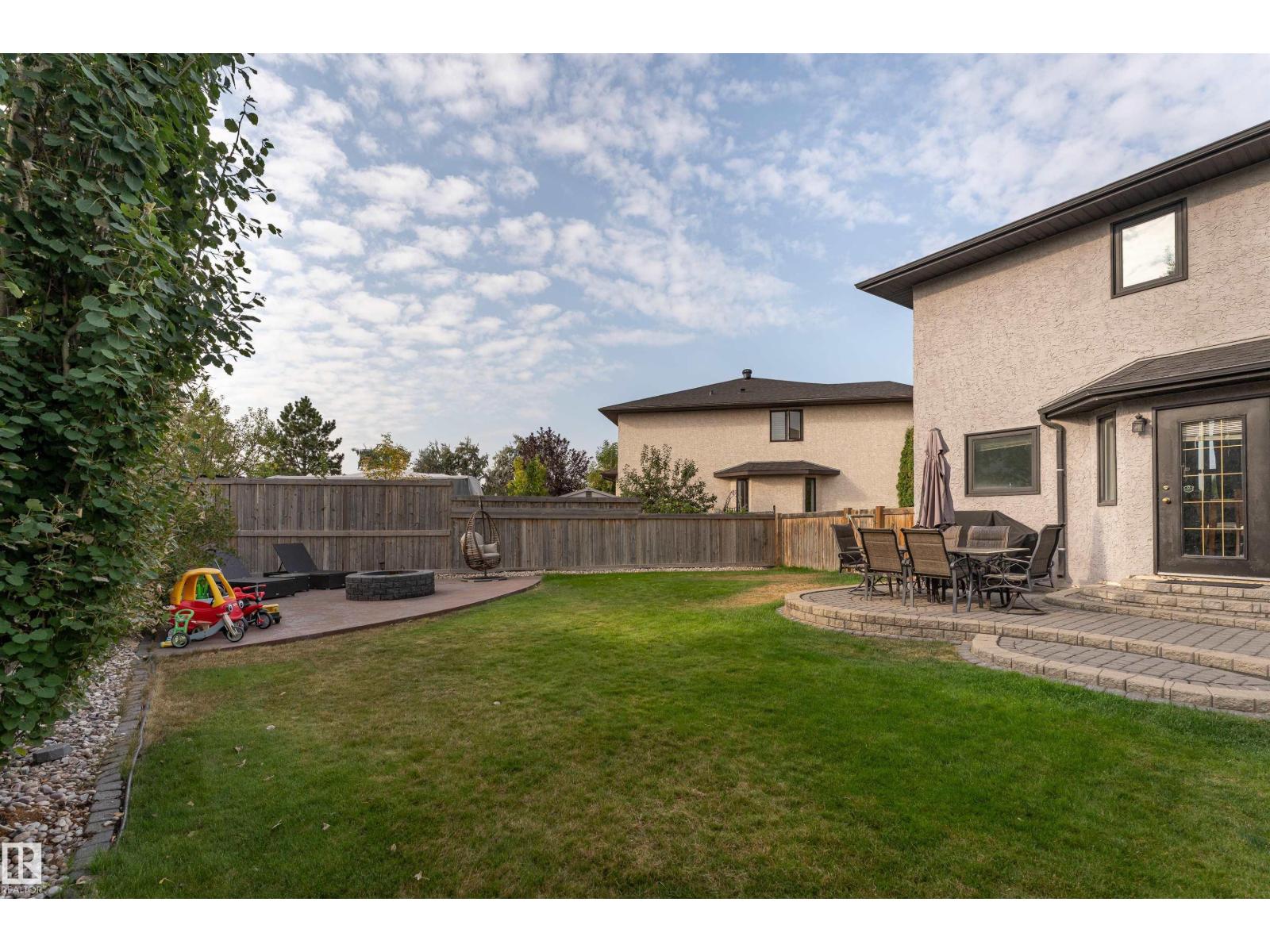 8407 160 AV NW, Edmonton