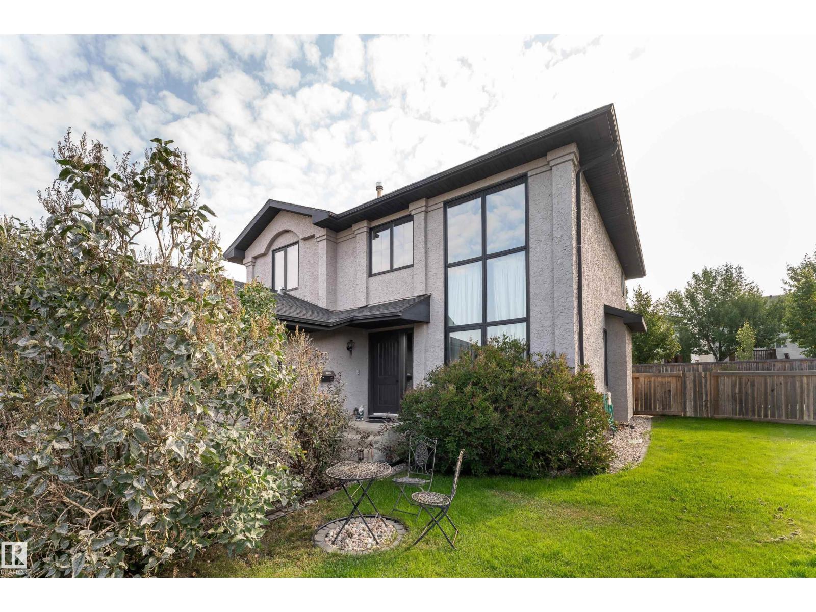 8407 160 AV NW, Edmonton