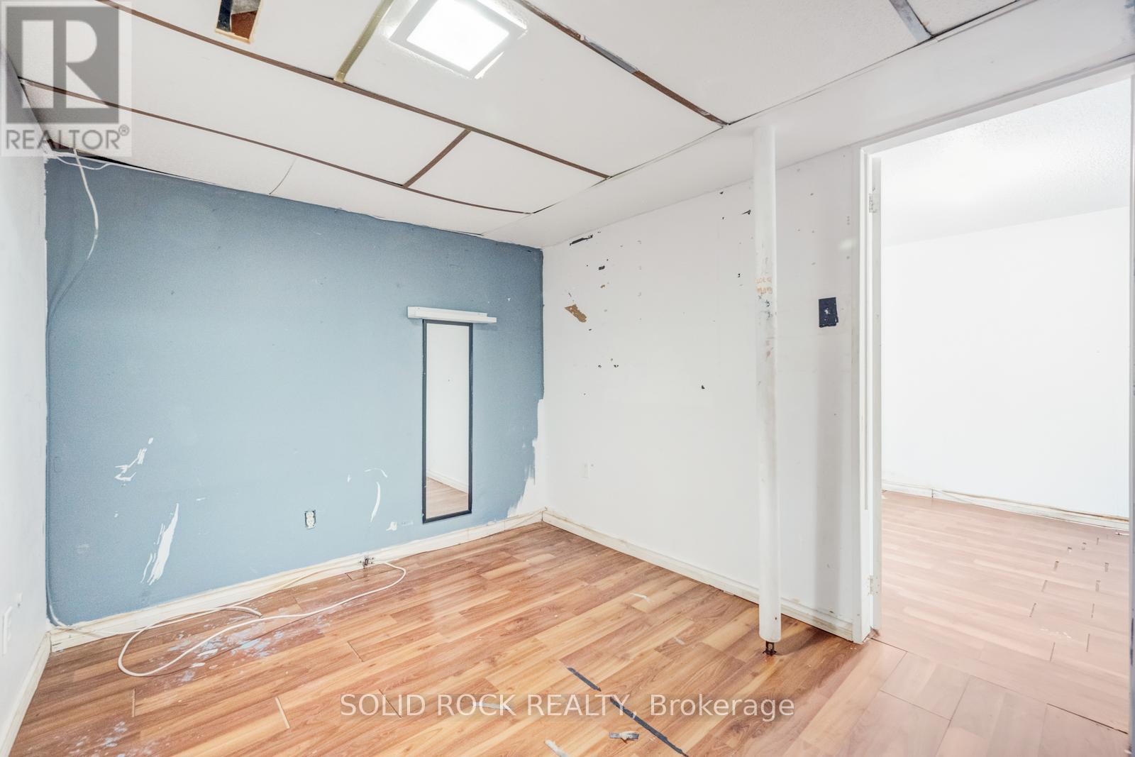#332 332 FLEETWOOD CRESCENT - 41