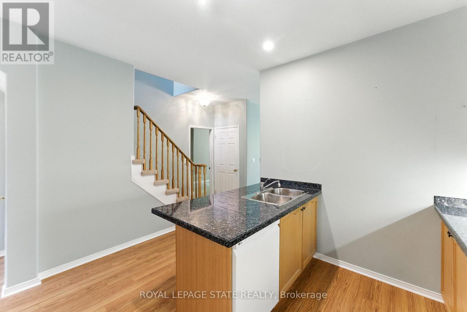 #6 40 WESLEYAN COURT - 10