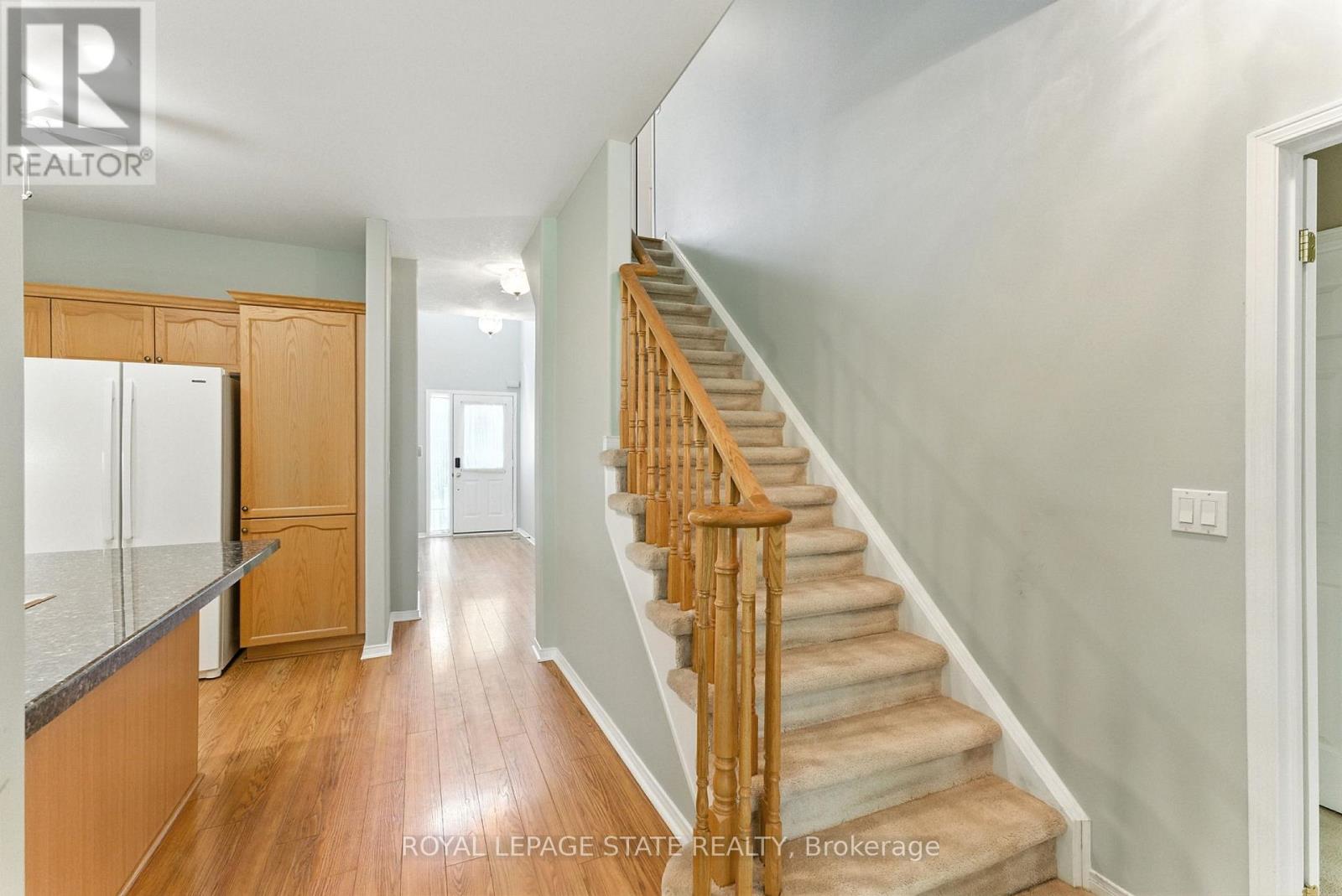 #6 40 WESLEYAN COURT - 23