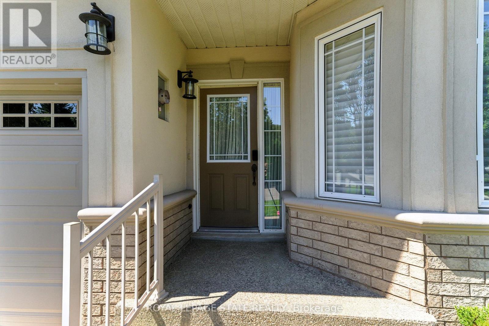 #6 40 WESLEYAN COURT - 3