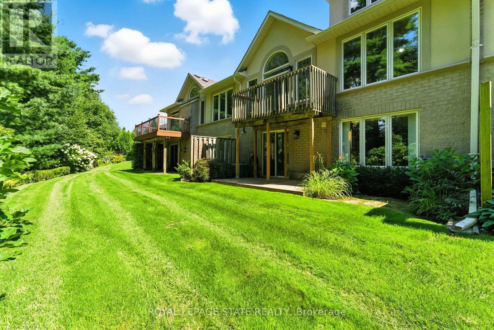 #6 40 WESLEYAN COURT - 39