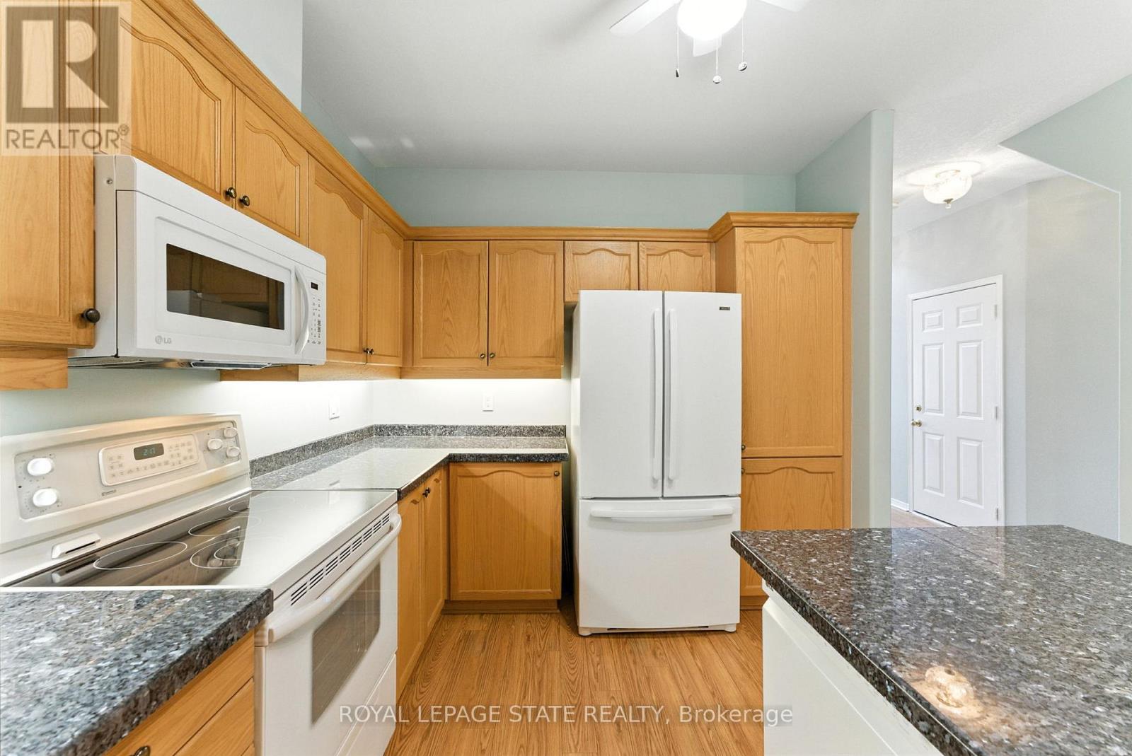 #6 40 WESLEYAN COURT - 9