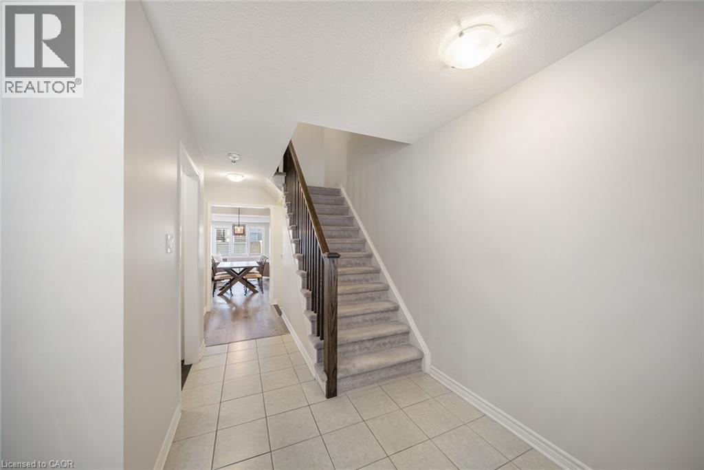 22 SPRING CREEK Drive Unit# 44, Waterdown, Ontario, L8B1V7 — Photo 5