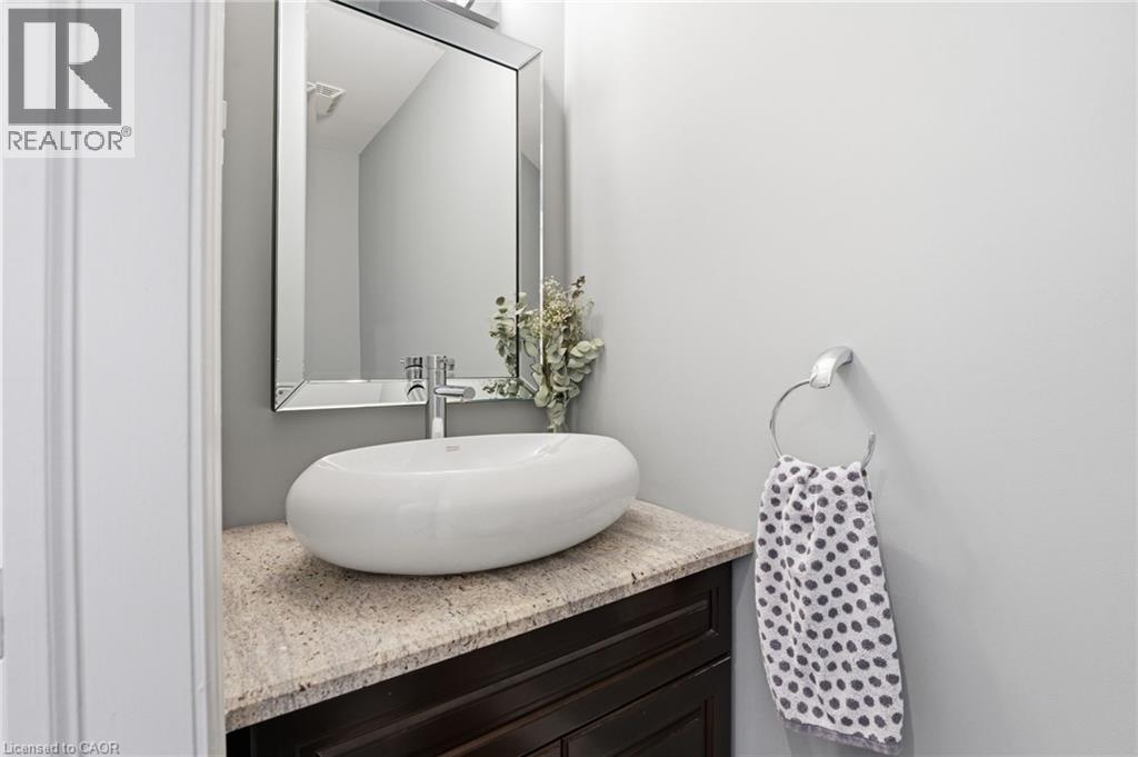 28 DEERVIEW Avenue - 23