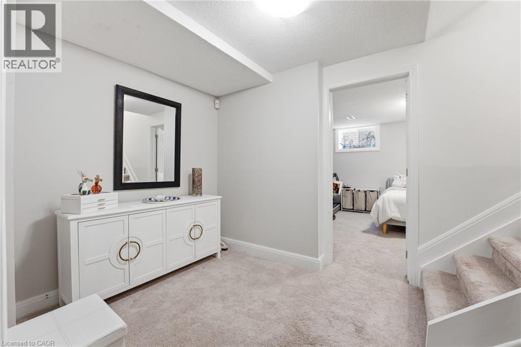 28 DEERVIEW Avenue - 35