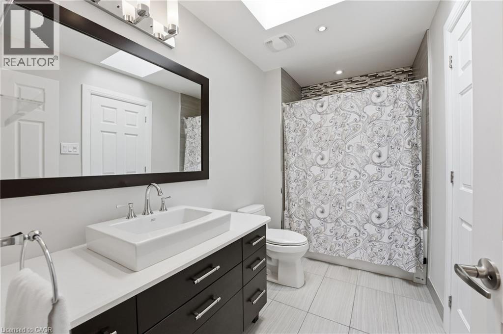 28 DEERVIEW Avenue - 34