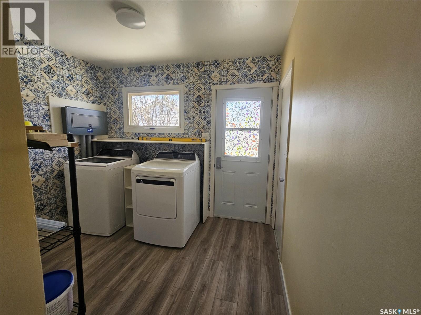 421 3rd STREET E - 14