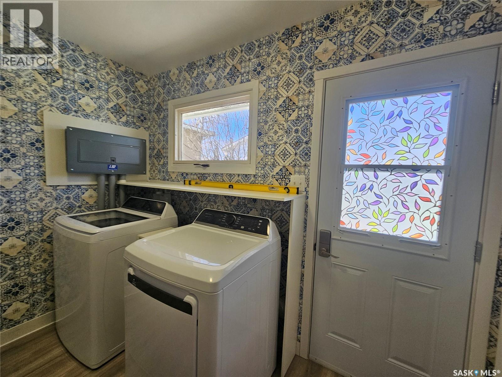 421 3rd STREET E - 15