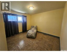 421 3rd Street E, Shaunavon, SK S0N2M0 Photo 11