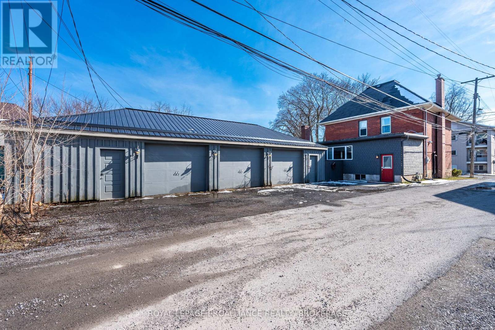 145 CHARLES STREET N - 5