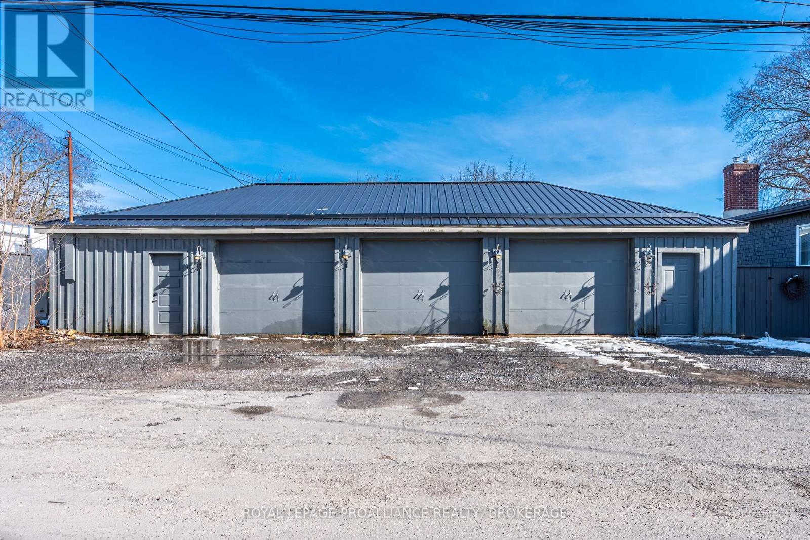 145 CHARLES STREET N - 6