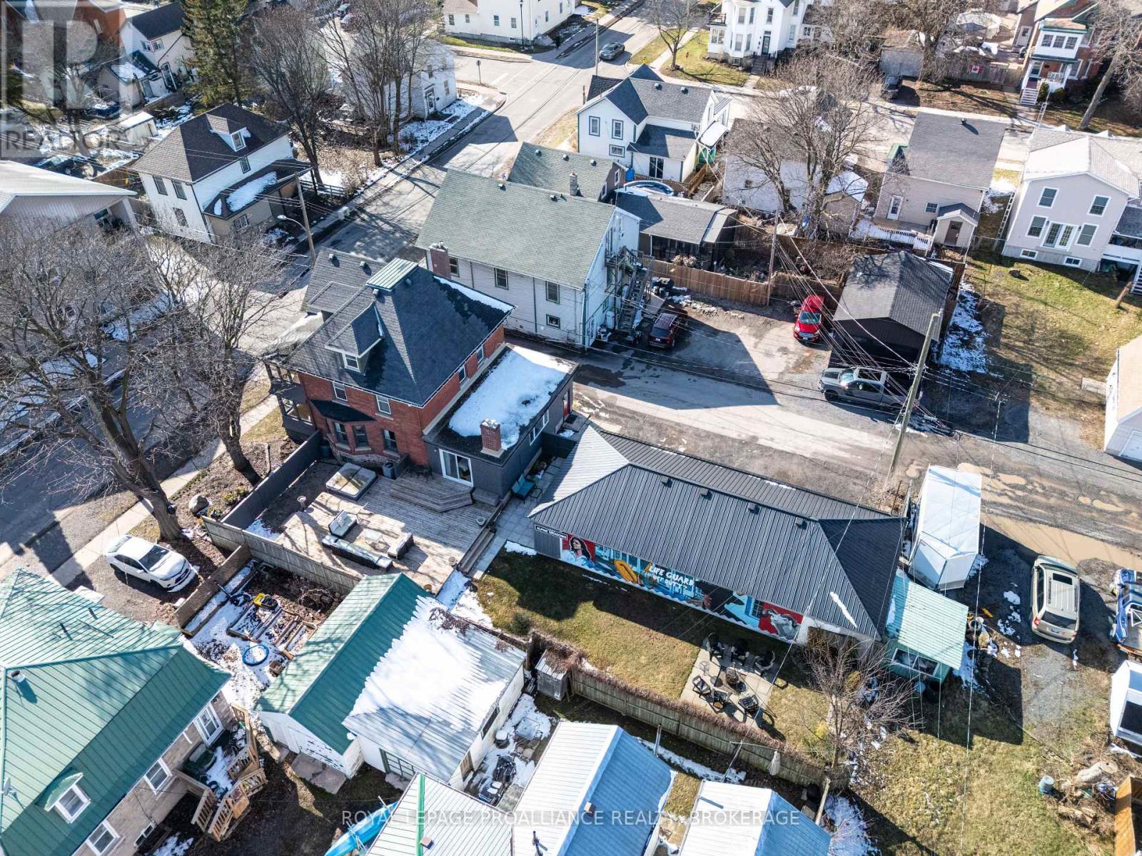 145 CHARLES STREET N - 7