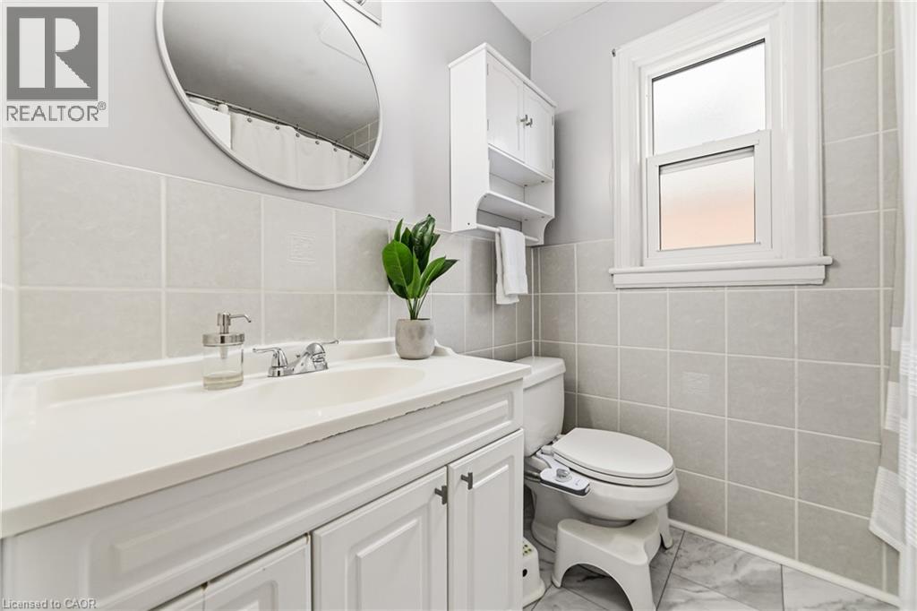 8 BARONS Avenue S, Hamilton, Ontario, L8K2X9 — Photo 12