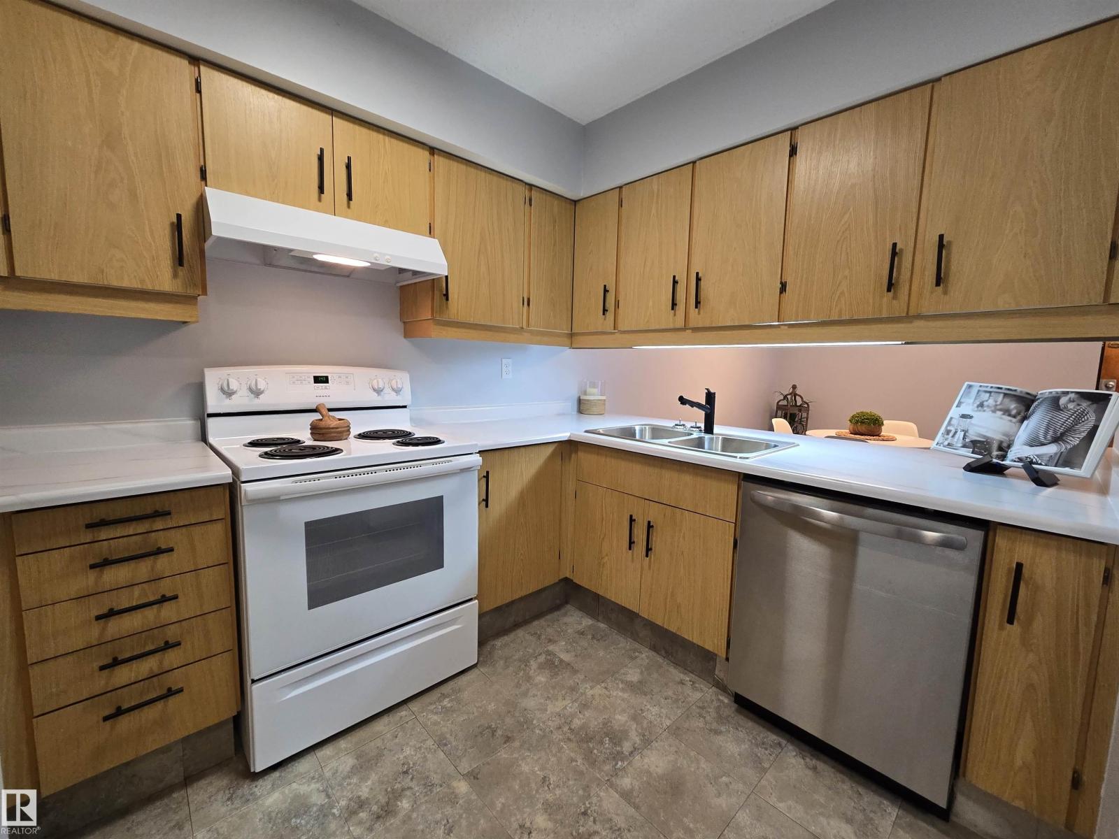 #202 24 ALPINE PL, St. Albert