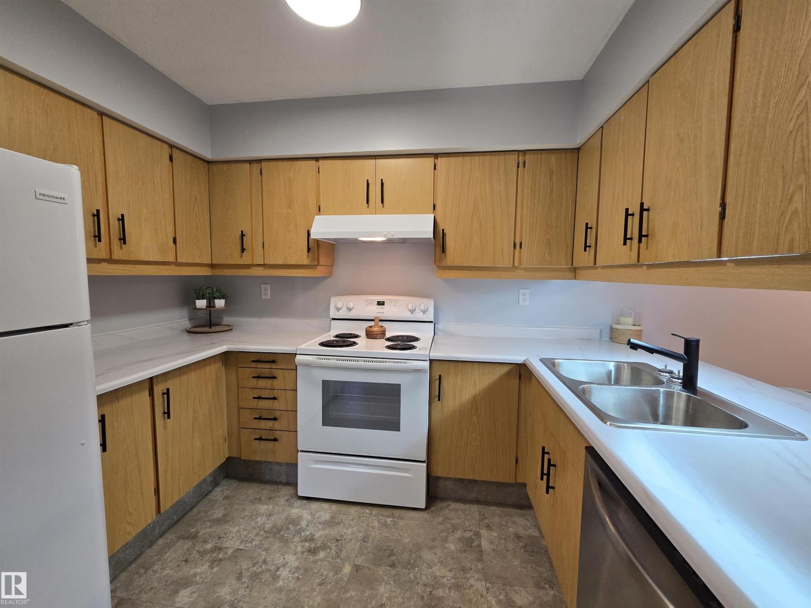 #202 24 ALPINE PL, St. Albert
