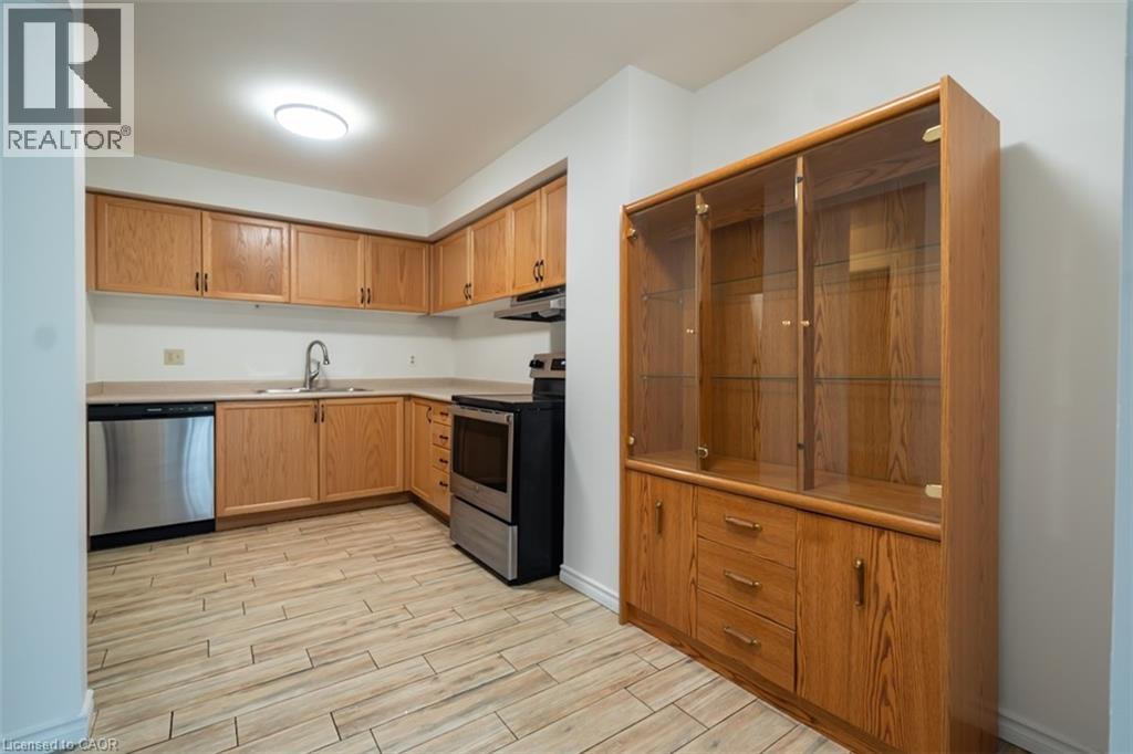 680 REGENCY Court Unit# 93, Burlington, Ontario, L7N3L9 — Photo 10