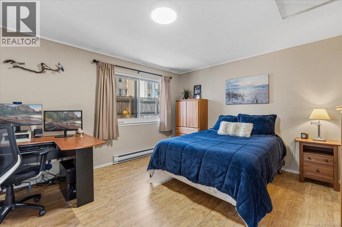 #1 1659 Dufferin Cres - 25