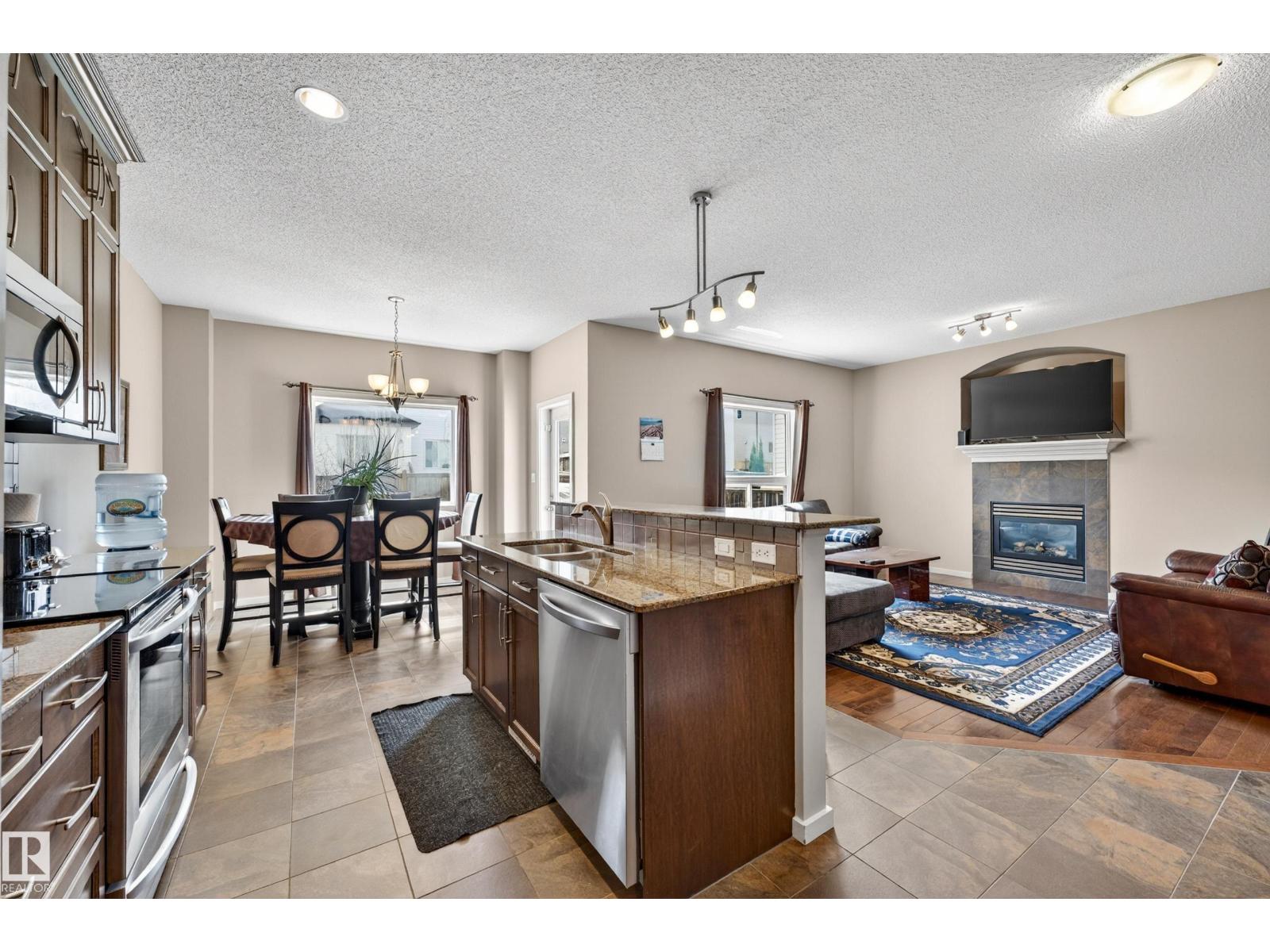 22055 95 AV NW - 11