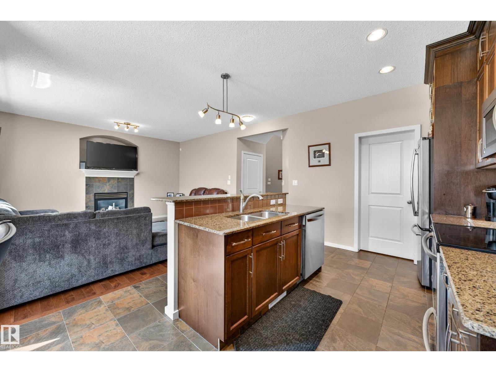 22055 95 AV NW - 12