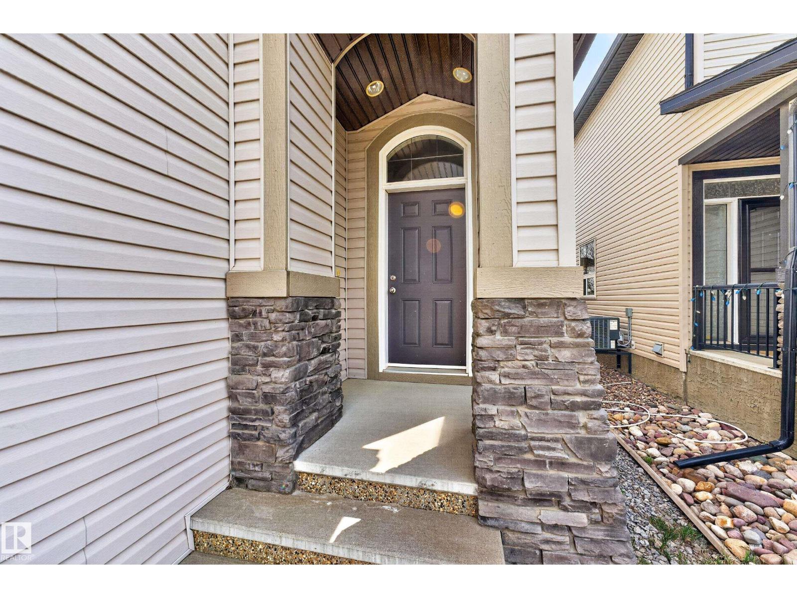 22055 95 AV NW - 3