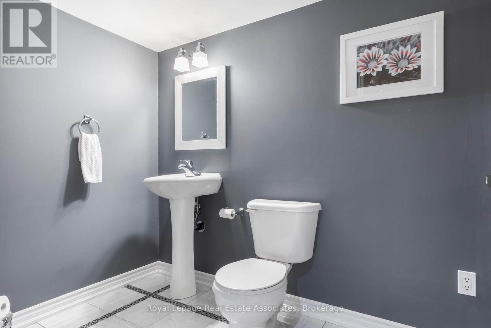 3467 EGLINTON AVENUE W - 32