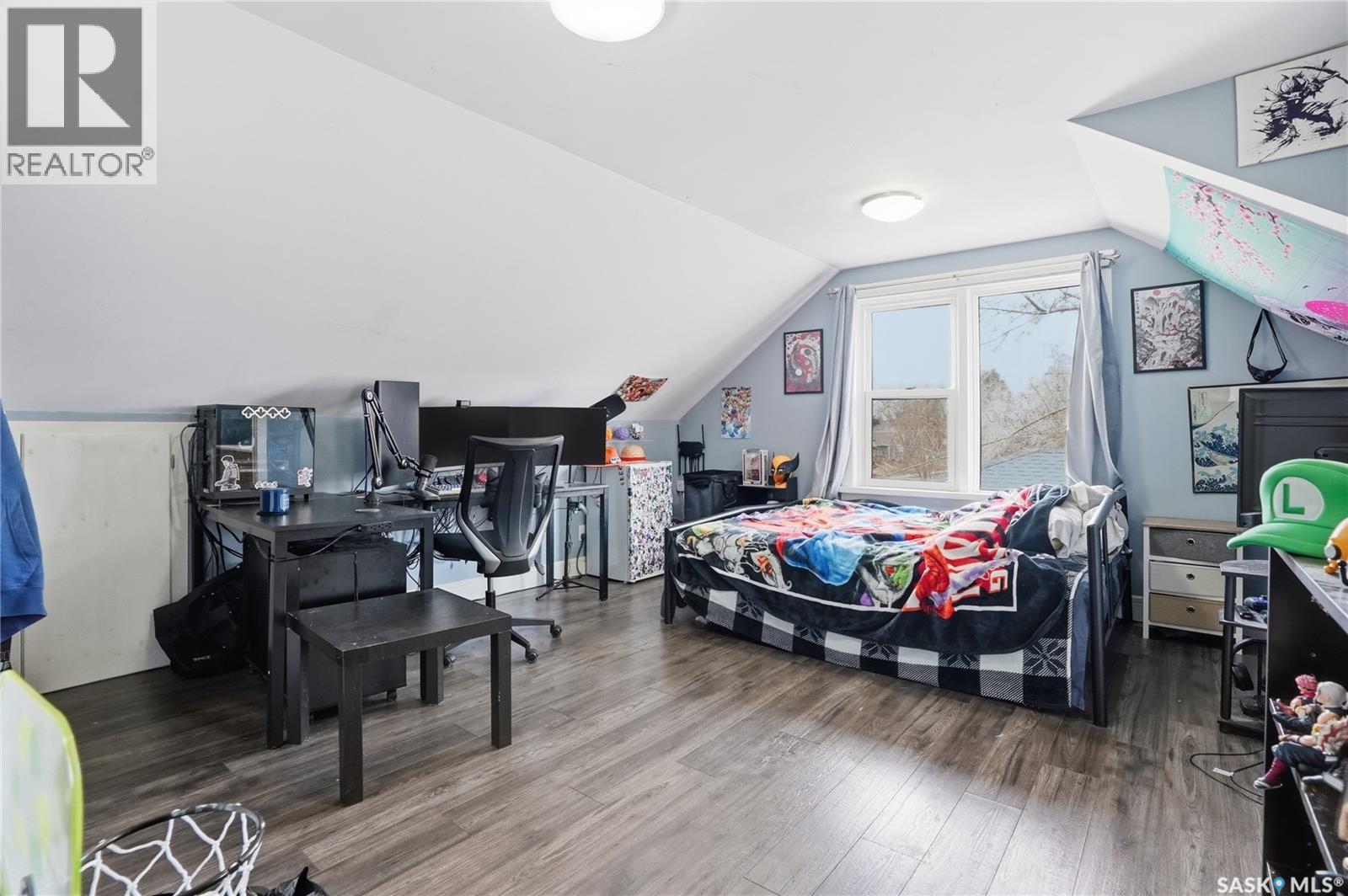1011 1st STREET E - 21