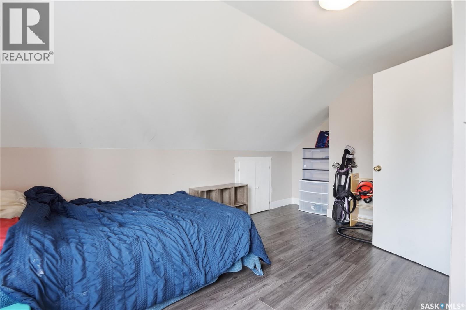 1011 1st STREET E - 27