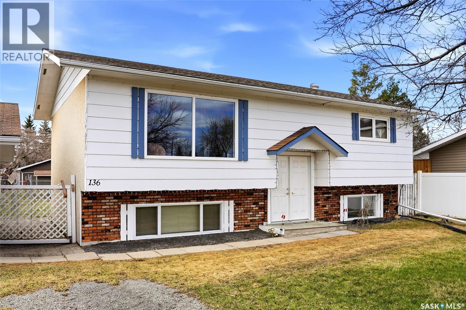 136 Lillis AVENUE - 2