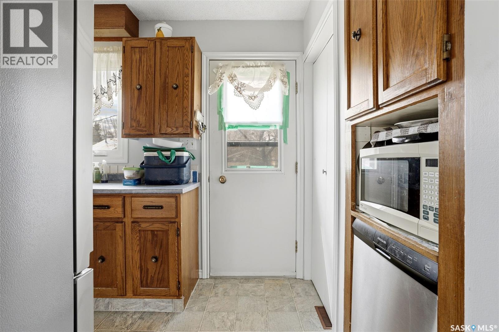 136 Lillis AVENUE - 33