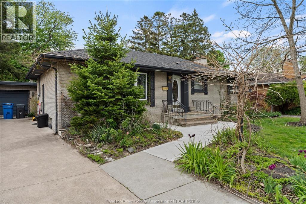 3086 AVONDALE AVENUE, Windsor, Ontario, N9E1X3 — Photo 2