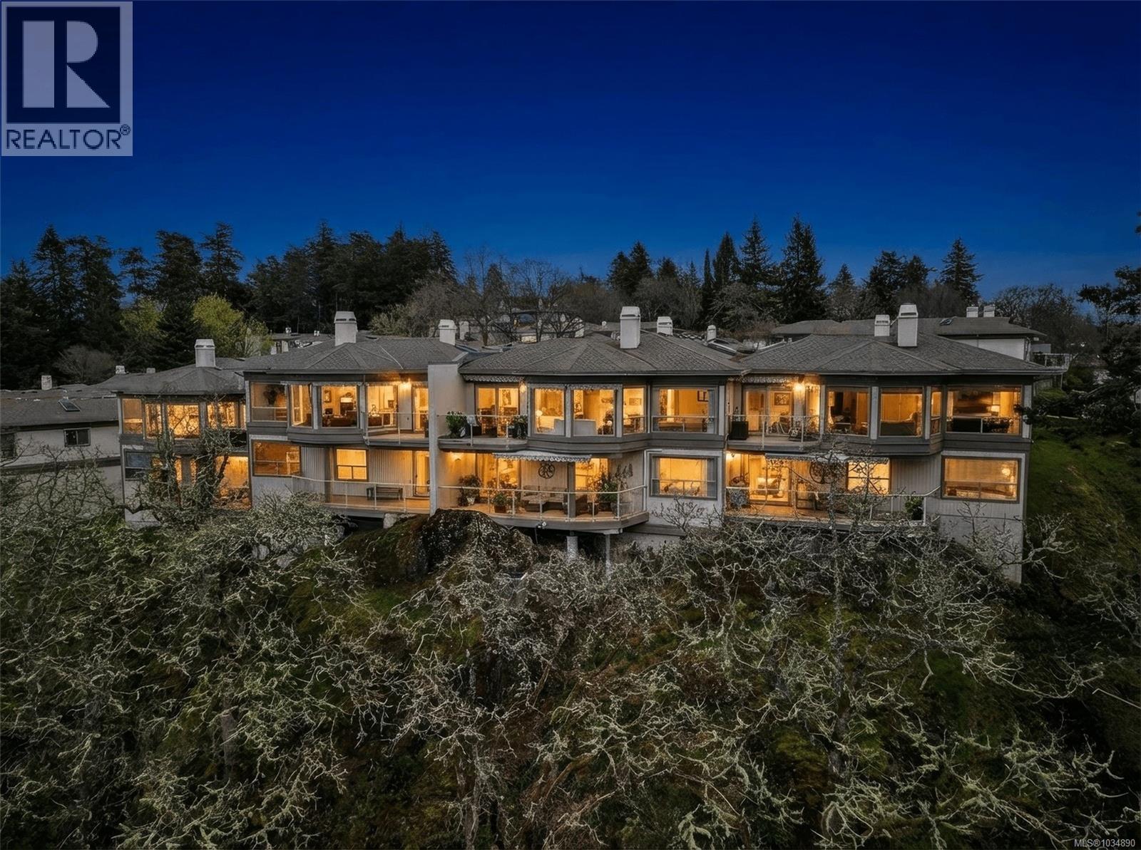 13 4300 Stoneywood Lane, Saanich