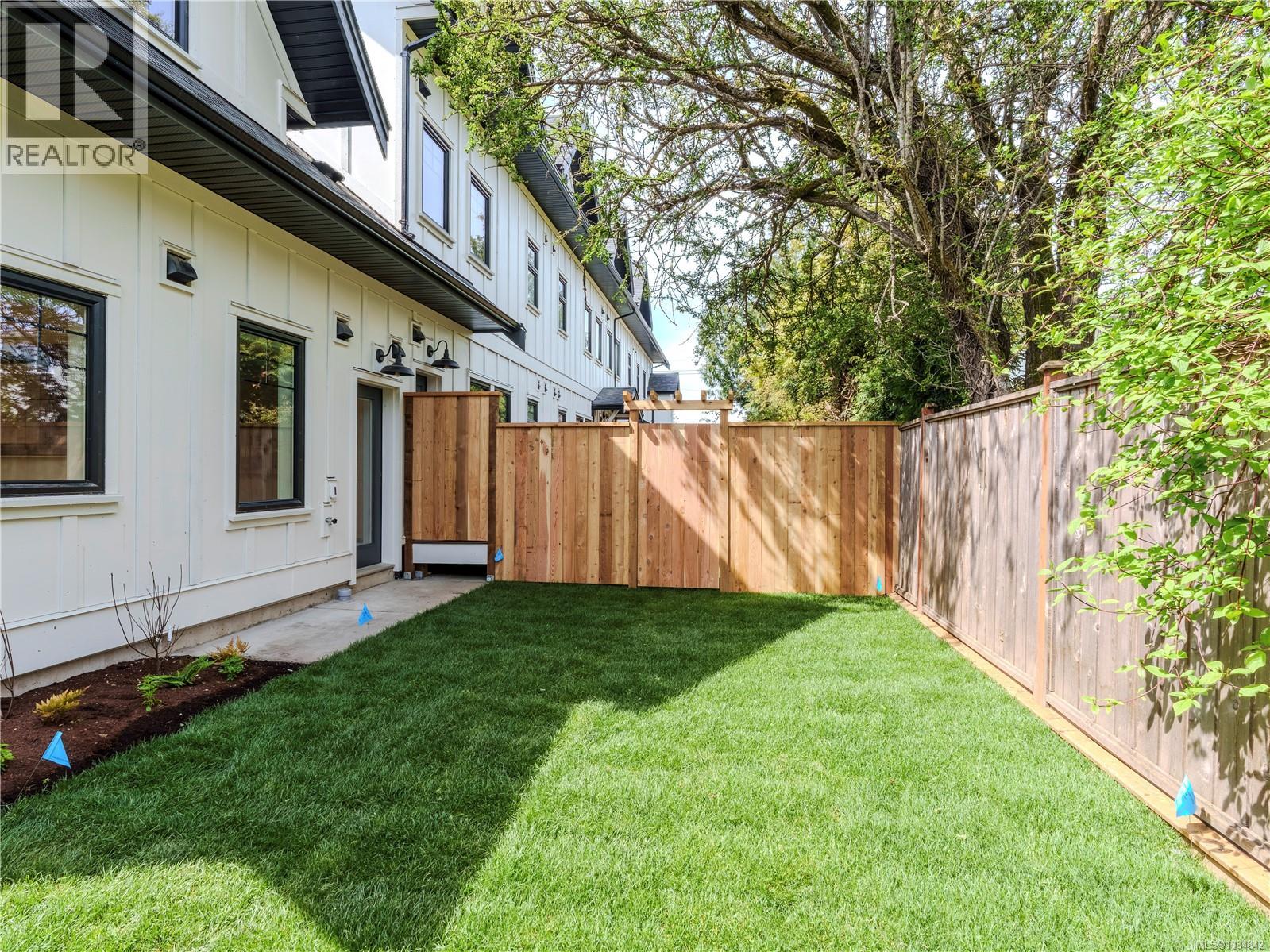 8 1830 Allenby Road, Saanich