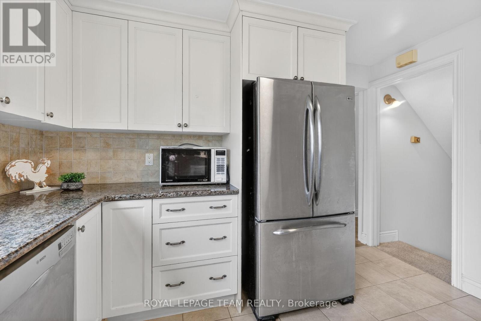 98 CANTER BOULEVARD - 15
