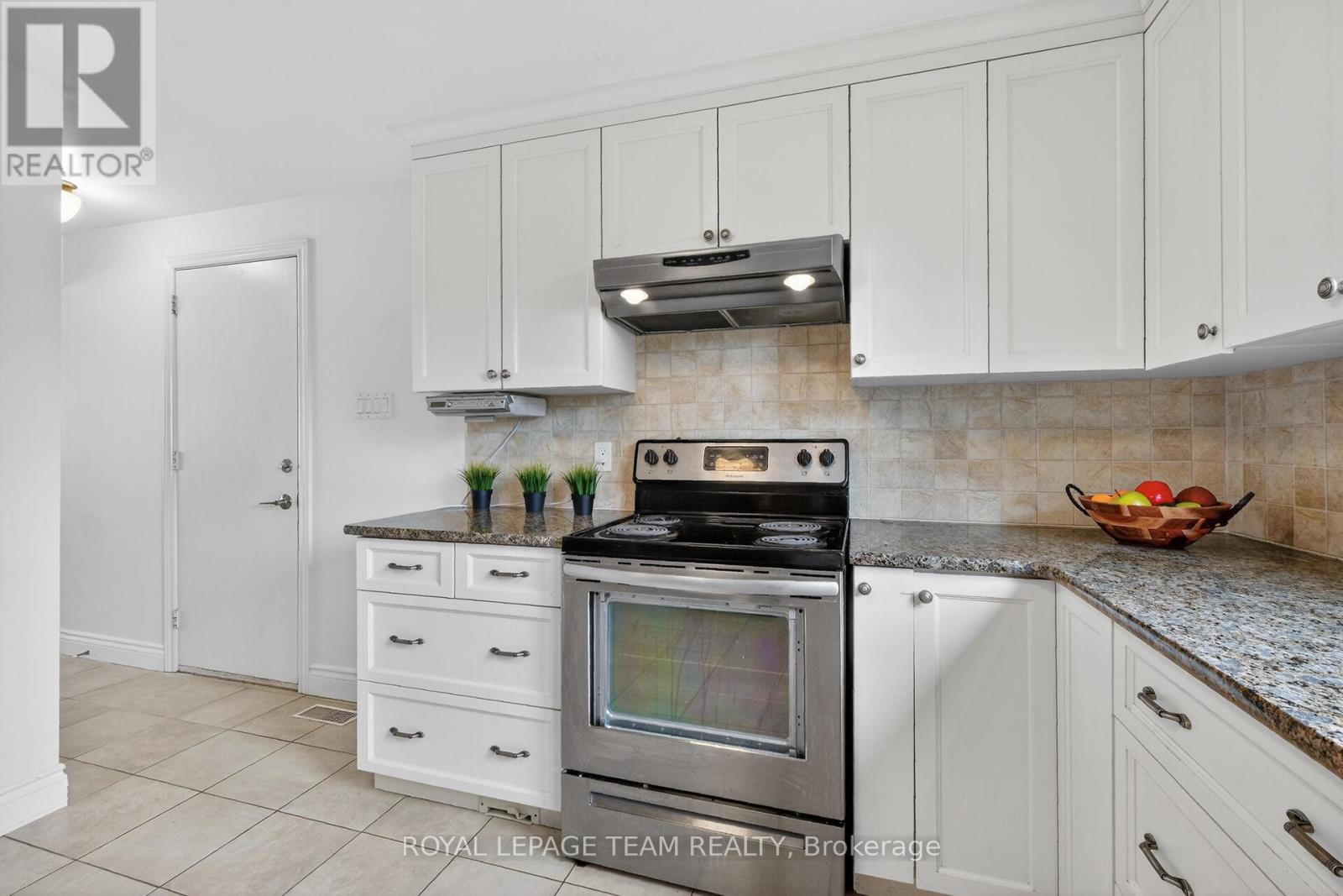 98 CANTER BOULEVARD - 16