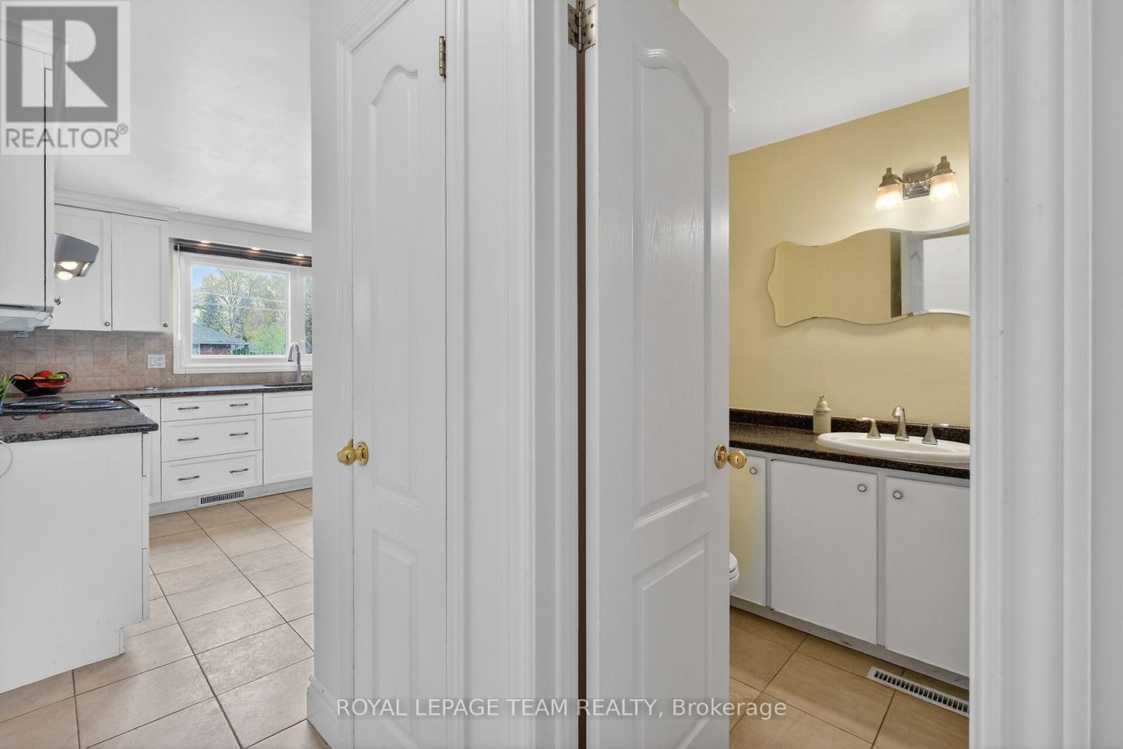 98 CANTER BOULEVARD - 17