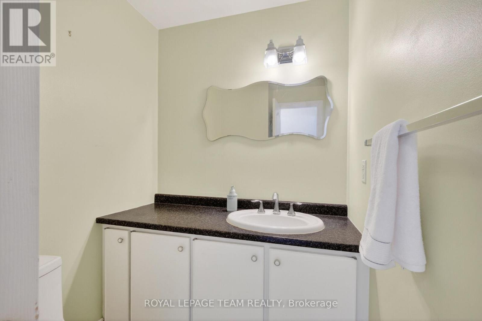 98 CANTER BOULEVARD - 18