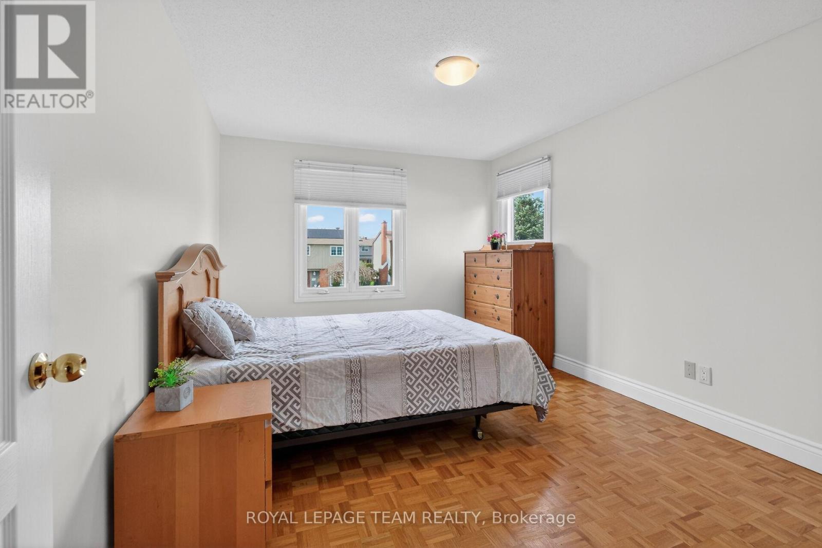 98 CANTER BOULEVARD - 28