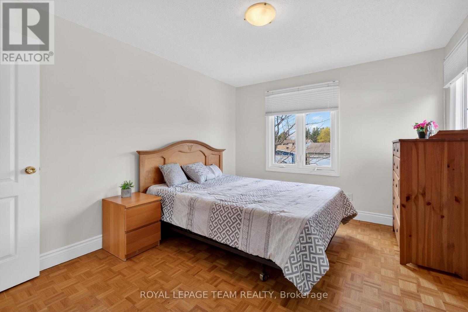 98 CANTER BOULEVARD - 29