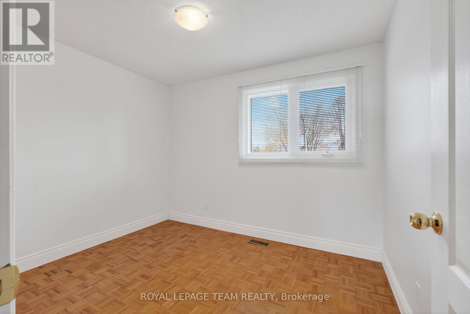98 CANTER BOULEVARD - 30