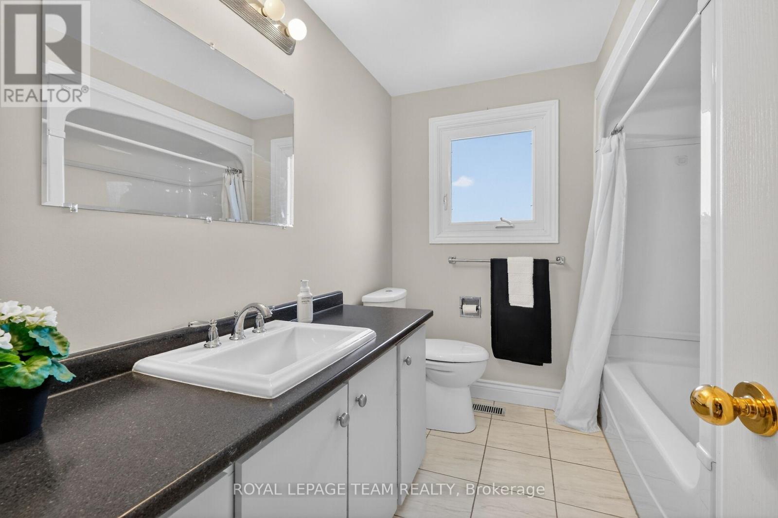 98 CANTER BOULEVARD - 31
