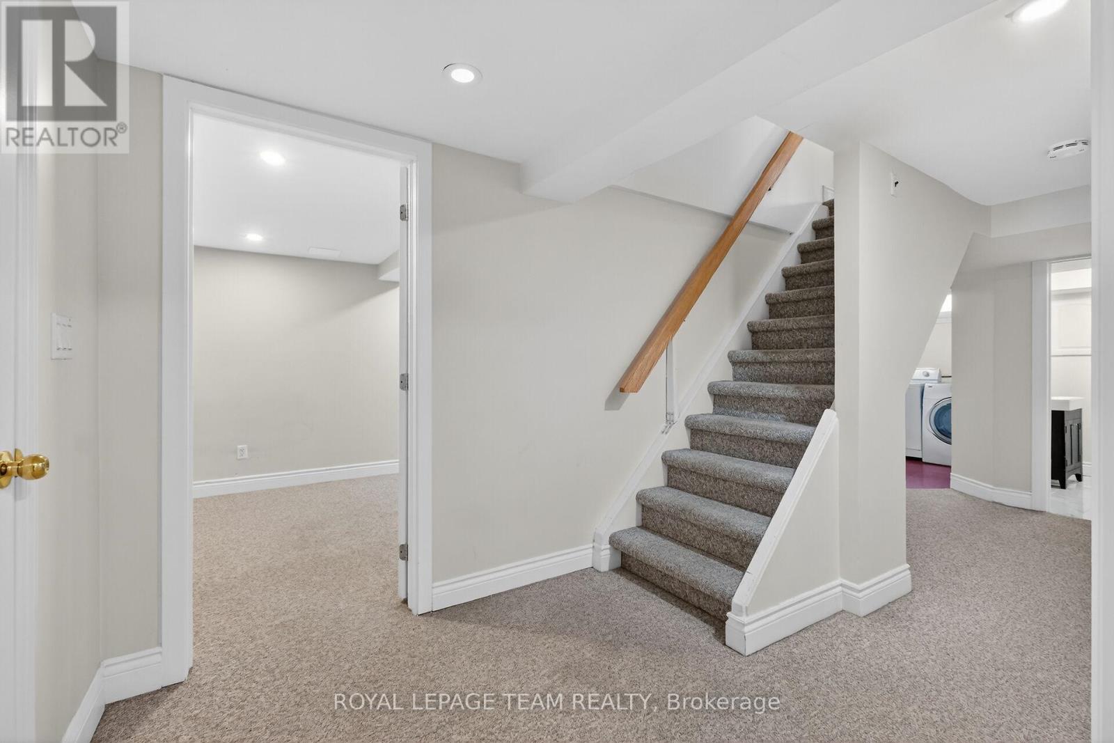 98 CANTER BOULEVARD - 33