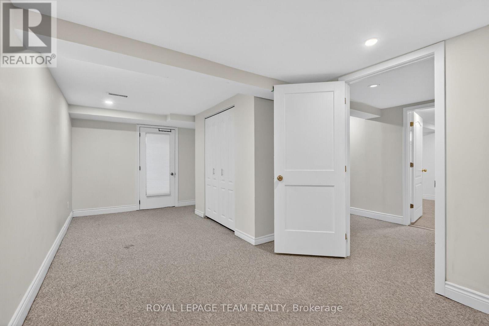 98 CANTER BOULEVARD - 34