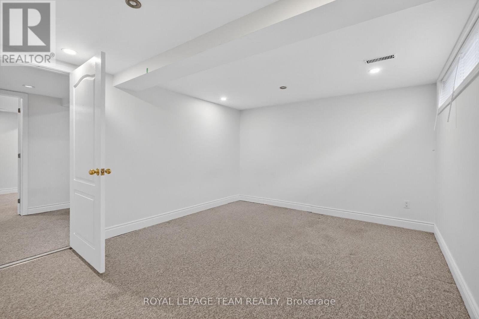 98 CANTER BOULEVARD - 35