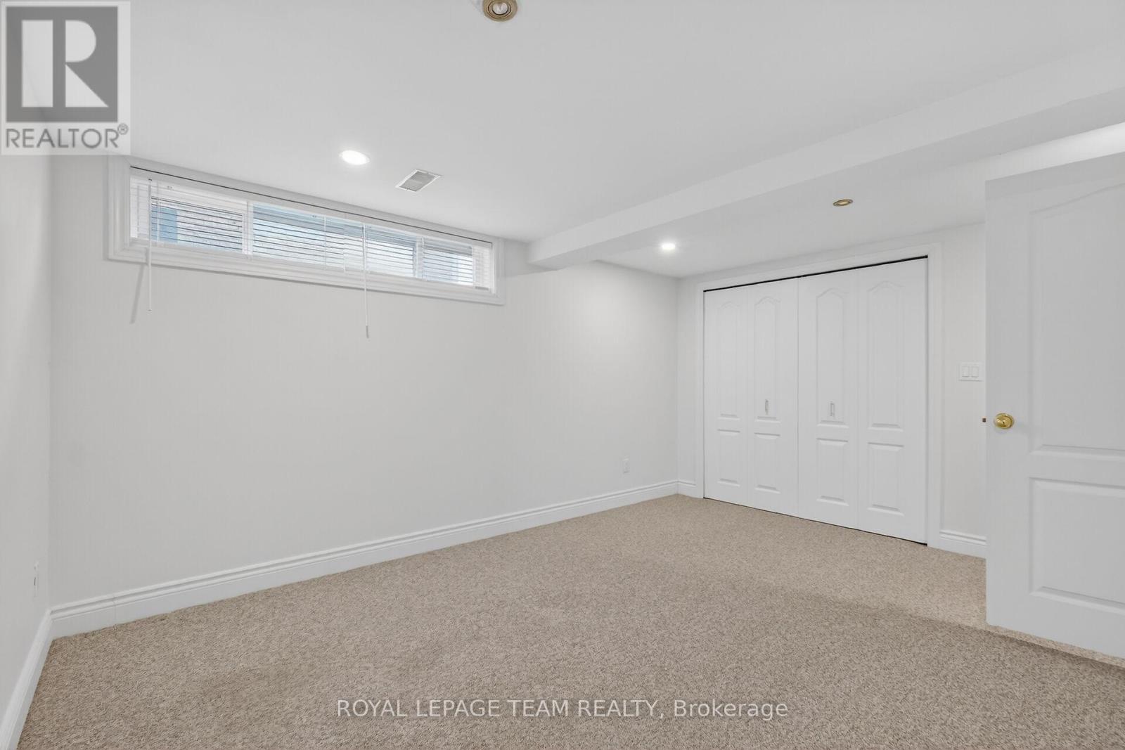 98 CANTER BOULEVARD - 36