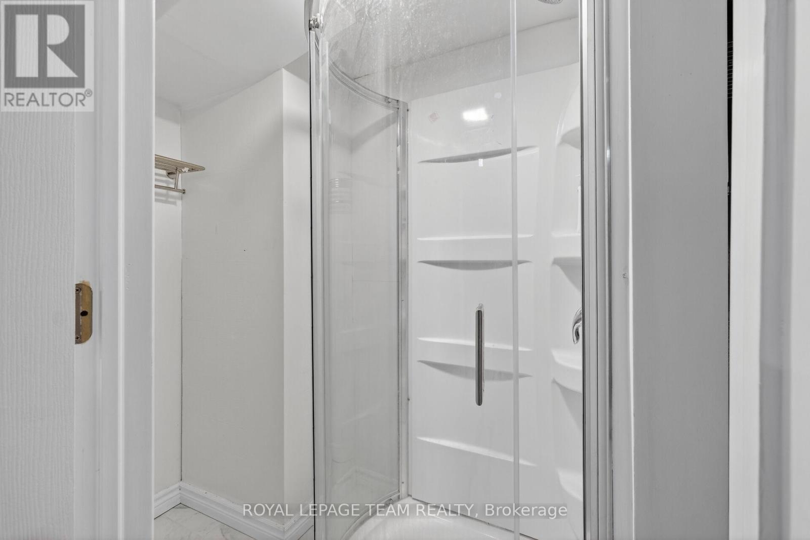 98 CANTER BOULEVARD - 41