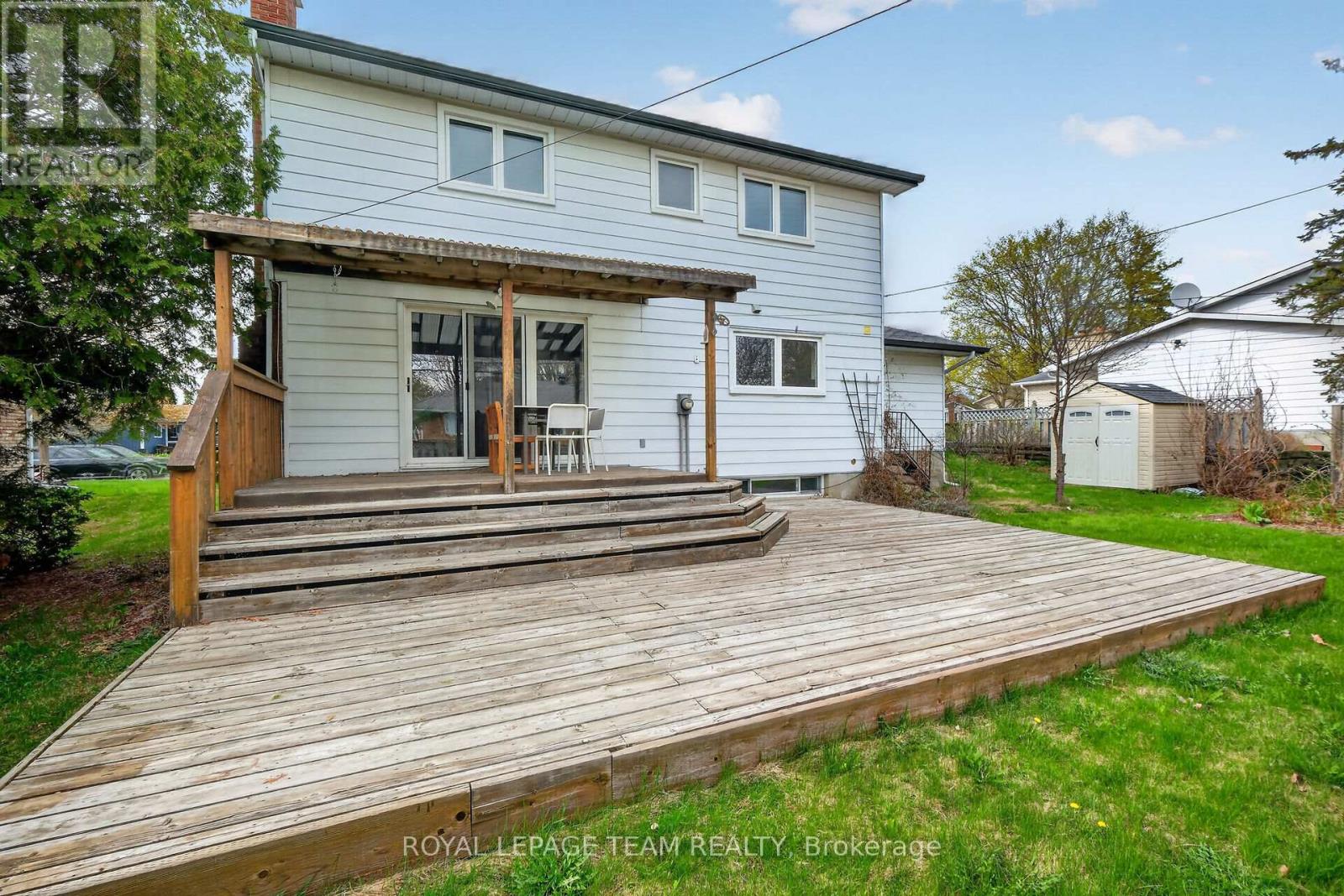 98 CANTER BOULEVARD - 44