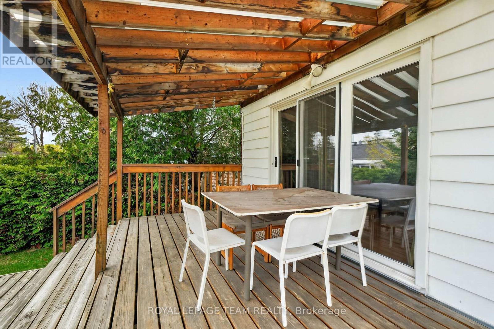 98 CANTER BOULEVARD - 46